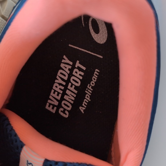 Asics ampliFoam shoes - Picture 4 of 5